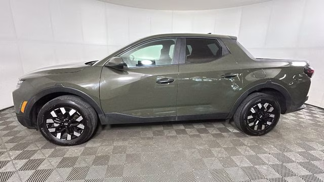 2025 Phantom Black Hyundai Santa Cruz SE FWD Truck