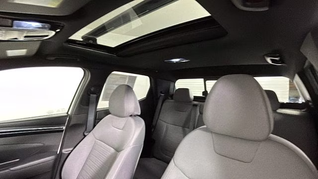2023 Atlas White Hyundai Santa Cruz SEL Premium AWD Truck