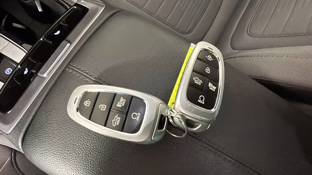 2023 Atlas White Hyundai Santa Cruz SEL Premium AWD Truck