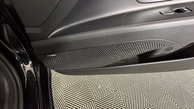 2023 Phantom Black Hyundai Elantra Hybrid Limited FWD Sedan
