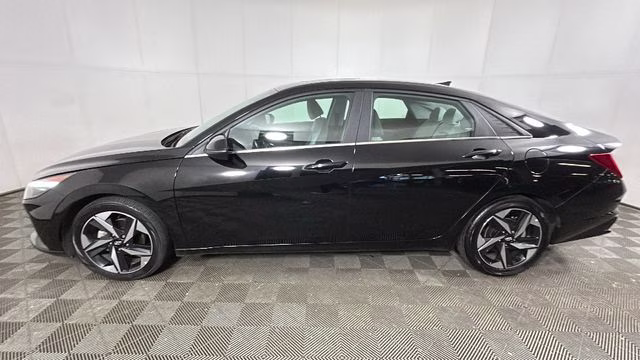 2023 Phantom Black Hyundai Elantra Hybrid Limited FWD Sedan