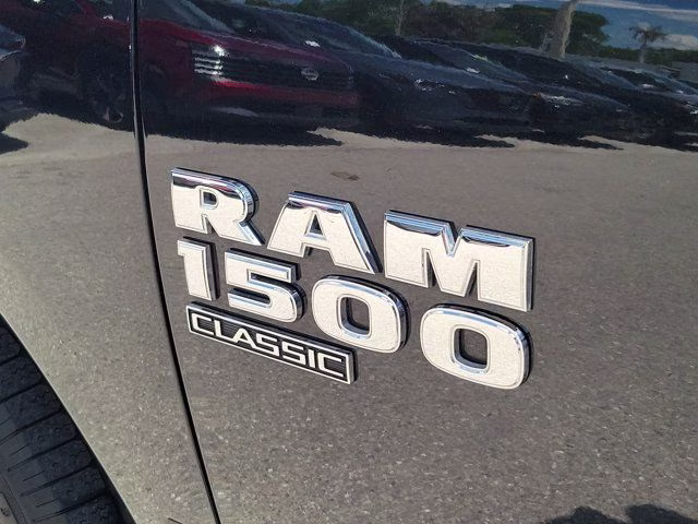2024 Diamond Black Crystal Pearlcoat Ram 1500 Classic SLT RWD Truck
