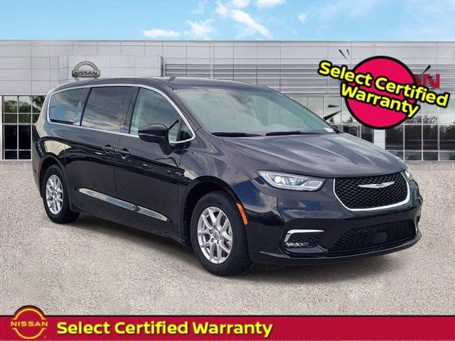 2023 Chrysler Pacifica Touring L's photo