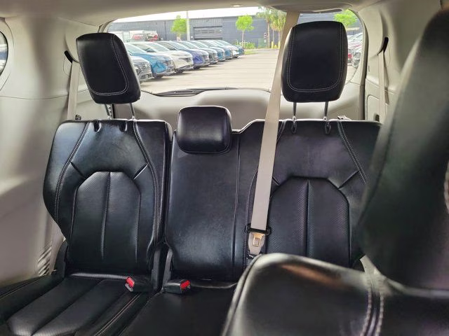 2023 Brilliant Black Crystal Pearlcoat Chrysler Pacifica Touring L FWD Van