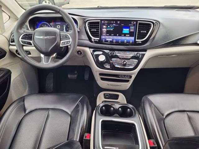 2023 Brilliant Black Crystal Pearlcoat Chrysler Pacifica Touring L FWD Van