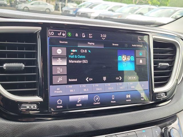 2023 Brilliant Black Crystal Pearlcoat Chrysler Pacifica Touring L FWD Van