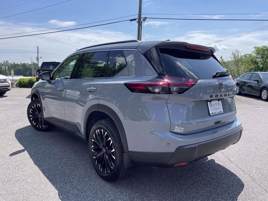 2026 Boulder Gray Pearl Nissan Rogue Dark Armor FWD SUV