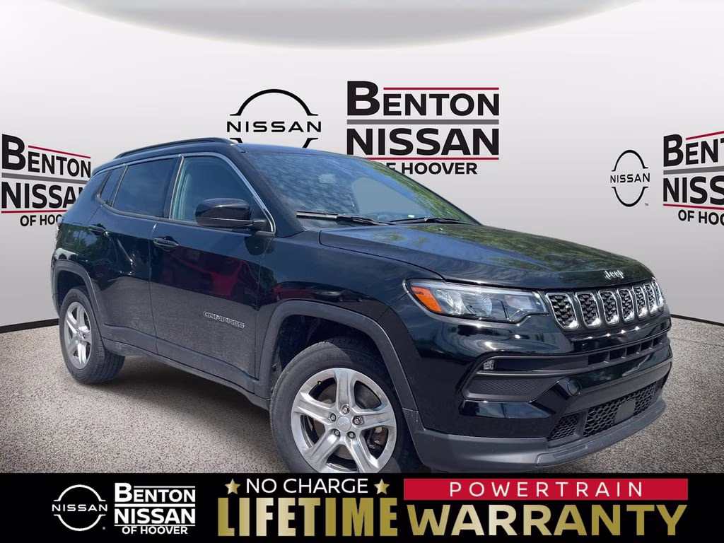 2024 Diamond Black Crystal Pearlcoat Jeep Compass Latitude 4X4 SUV