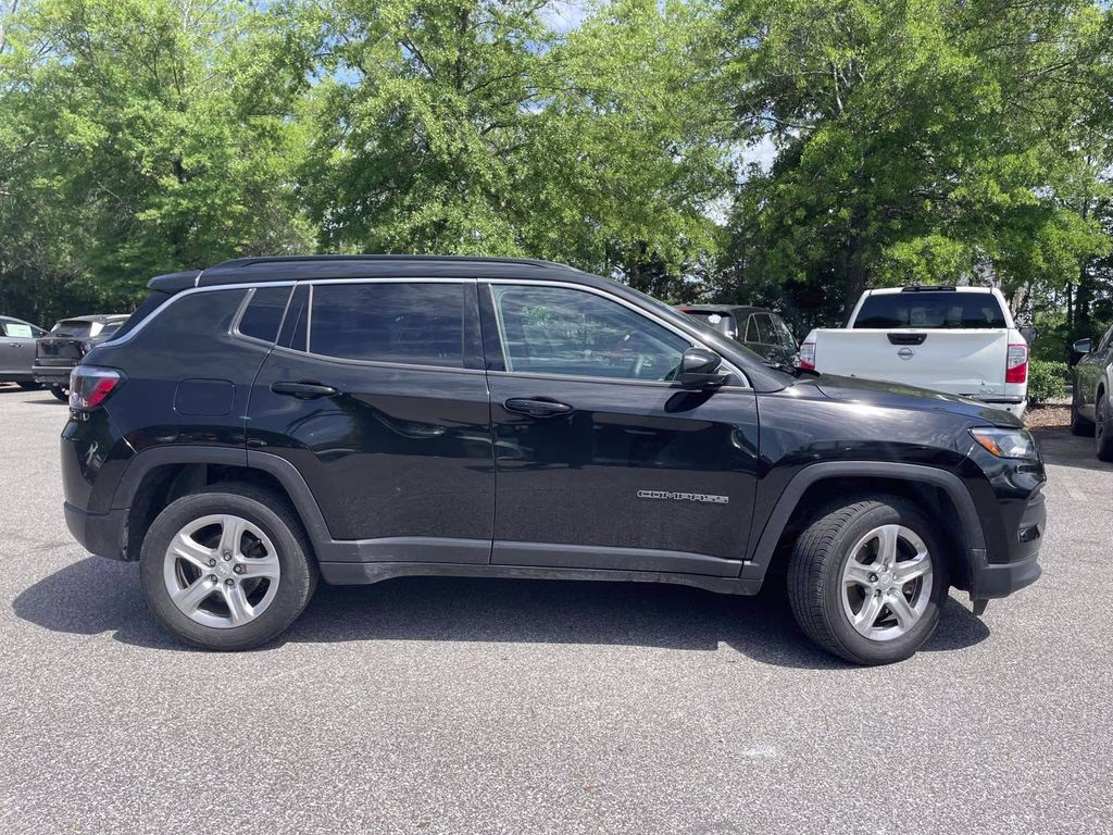 2024 Diamond Black Crystal Pearlcoat Jeep Compass Latitude 4X4 SUV