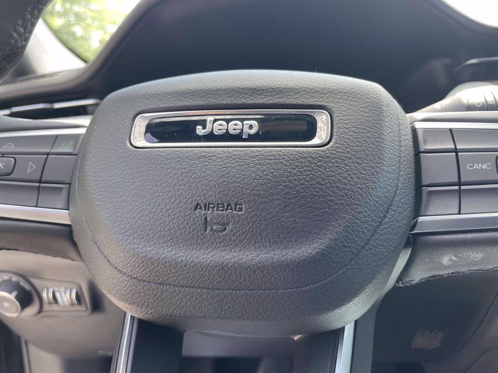 2024 Diamond Black Crystal Pearlcoat Jeep Compass Latitude 4X4 SUV