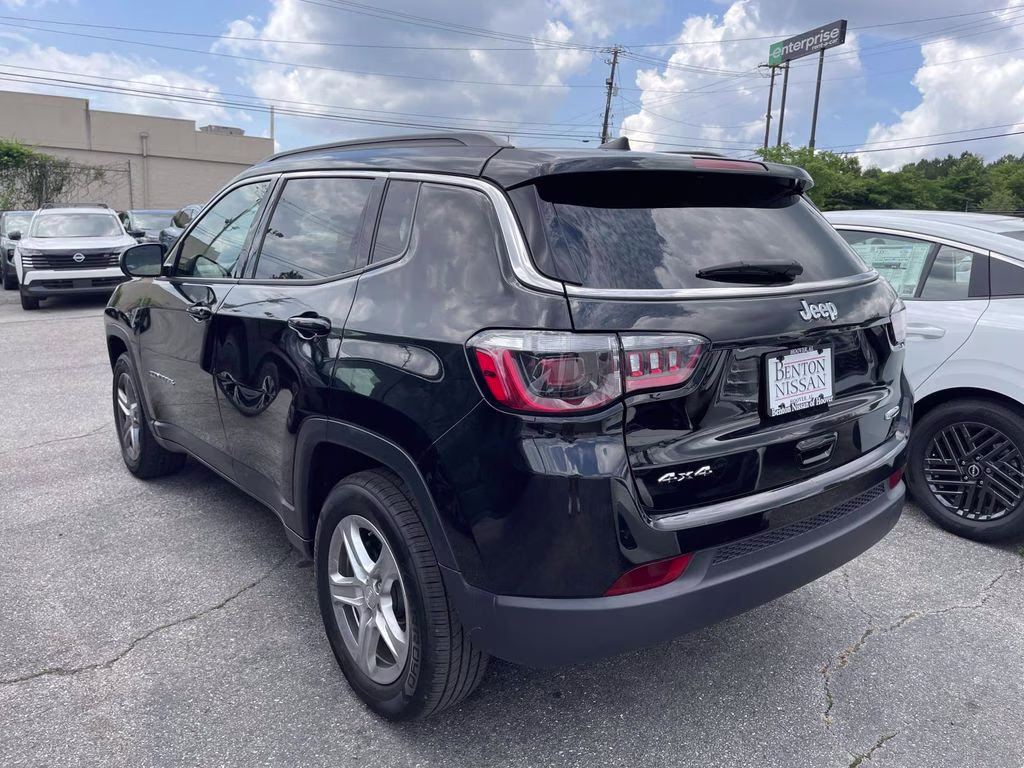 2024 Diamond Black Crystal Pearlcoat Jeep Compass Latitude 4X4 SUV