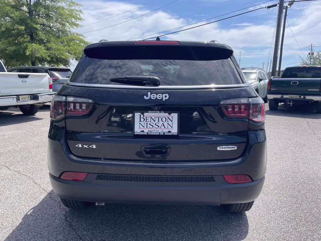 2024 Diamond Black Crystal Pearlcoat Jeep Compass Latitude 4X4 SUV