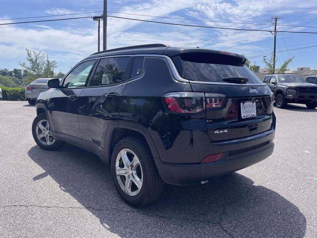2024 Diamond Black Crystal Pearlcoat Jeep Compass Latitude 4X4 SUV