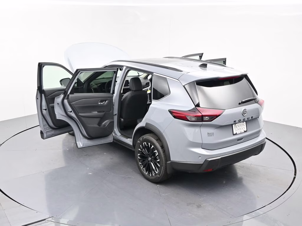 2026 Boulder Gray Pearl Nissan Rogue Dark Armor FWD SUV
