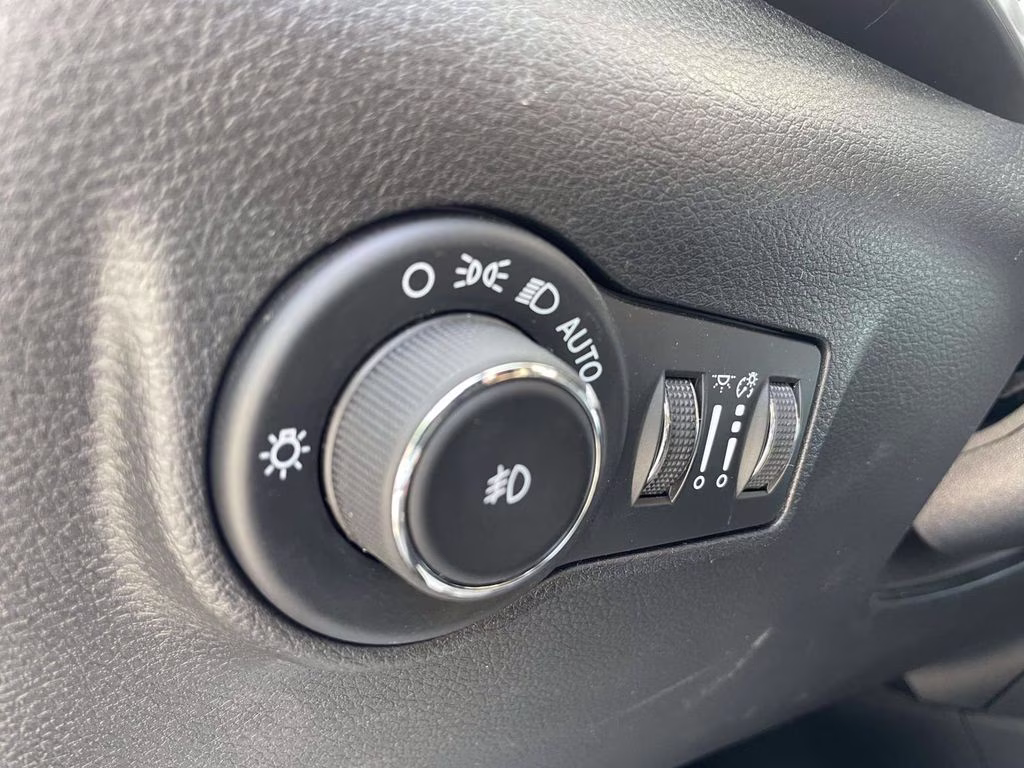 2024 Diamond Black Crystal Pearlcoat Jeep Compass Latitude 4X4 SUV