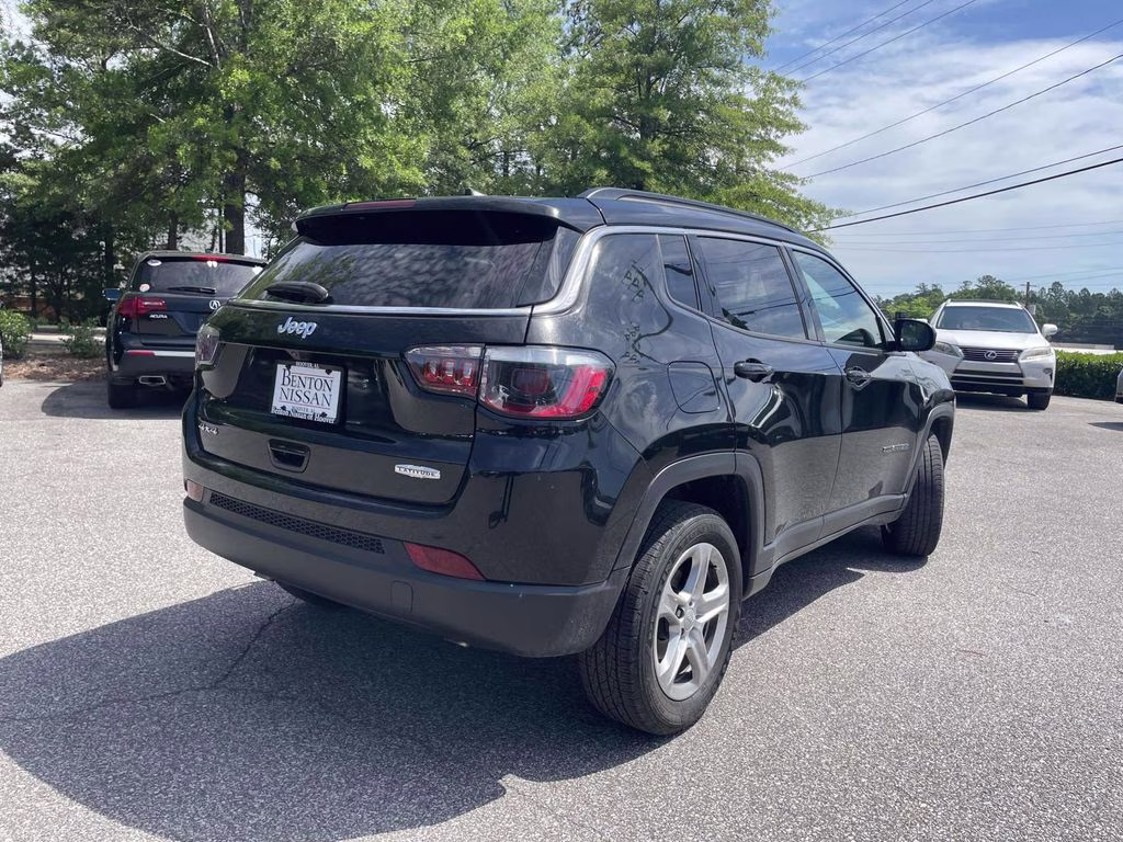 2024 Diamond Black Crystal Pearlcoat Jeep Compass Latitude 4X4 SUV