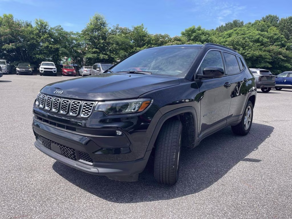 2024 Diamond Black Crystal Pearlcoat Jeep Compass Latitude 4X4 SUV