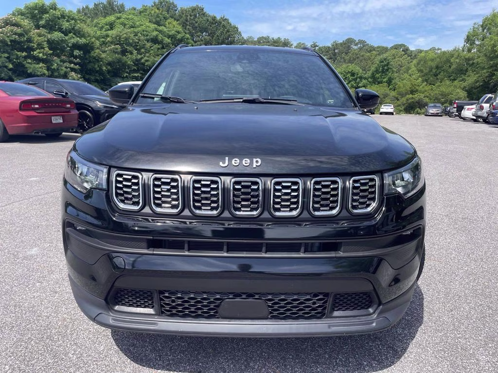 2024 Diamond Black Crystal Pearlcoat Jeep Compass Latitude 4X4 SUV