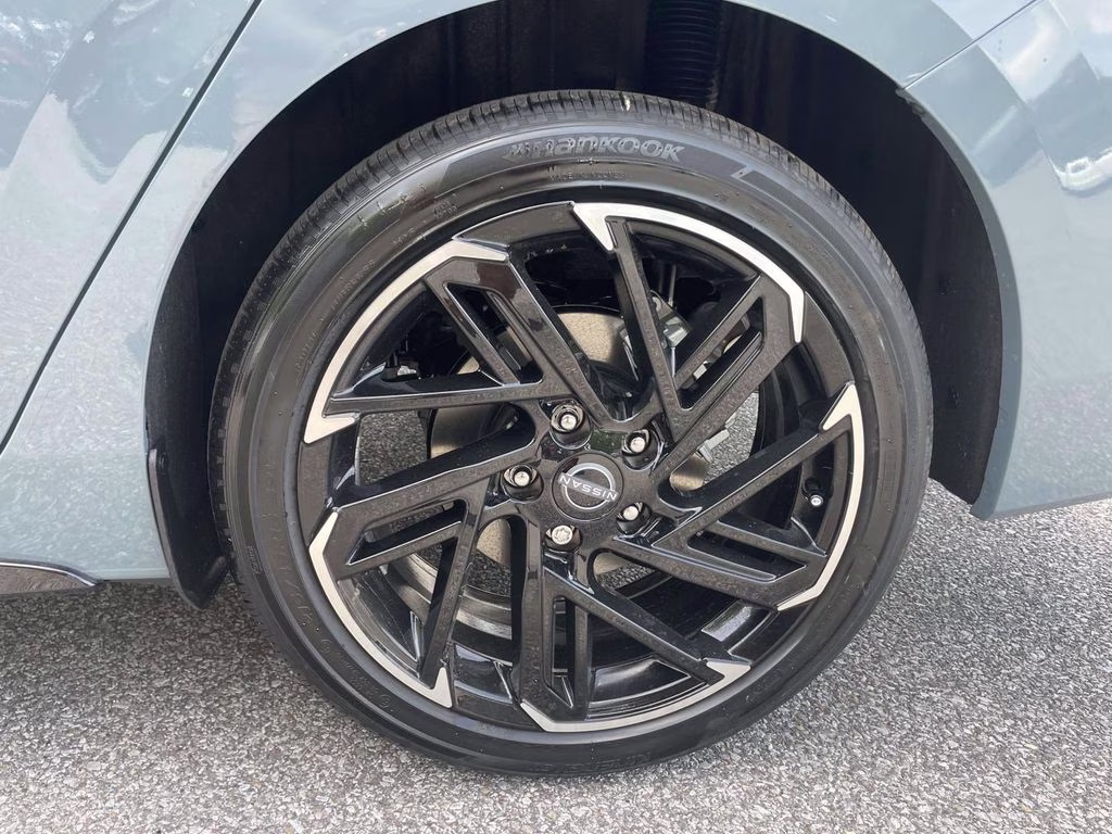 2026 Atlantic Gray/Super Black Nissan Sentra SR FWD Sedan