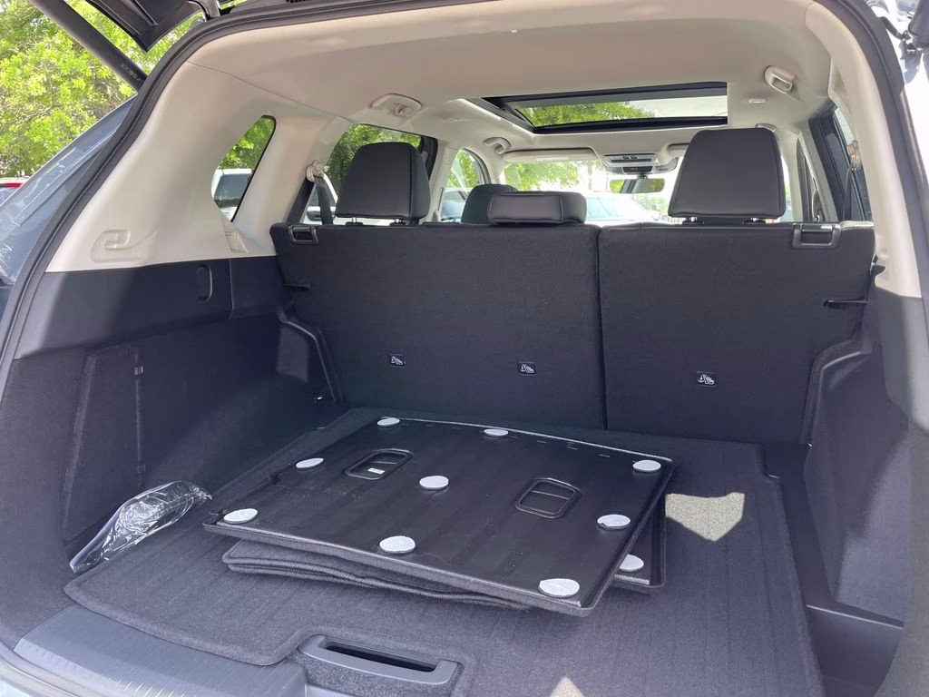 2026 Boulder Gray Pearl Nissan Rogue Dark Armor FWD SUV