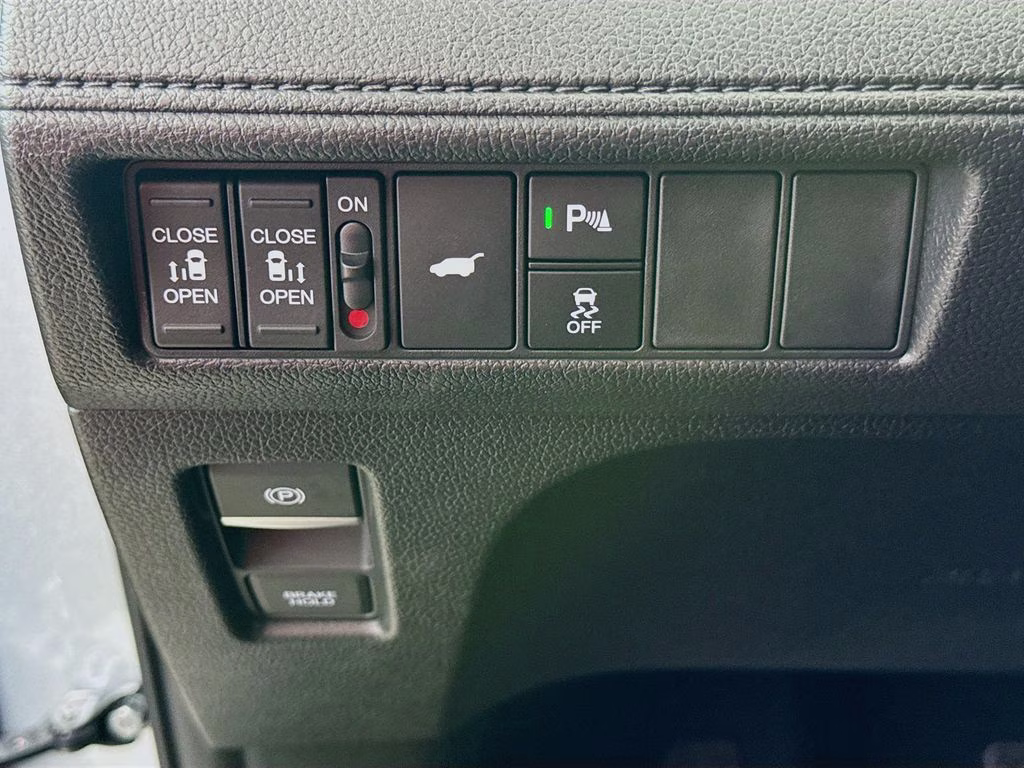 2026 Solar Silver Metallic Honda Odyssey Touring FWD Van