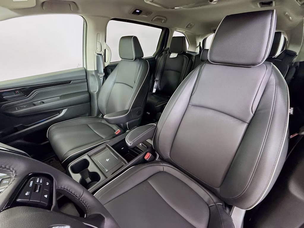 2026 Solar Silver Metallic Honda Odyssey Touring FWD Van