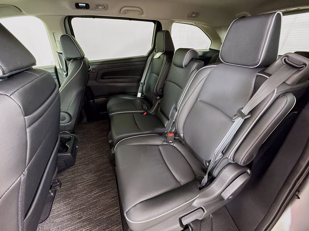 2026 Solar Silver Metallic Honda Odyssey Touring FWD Van