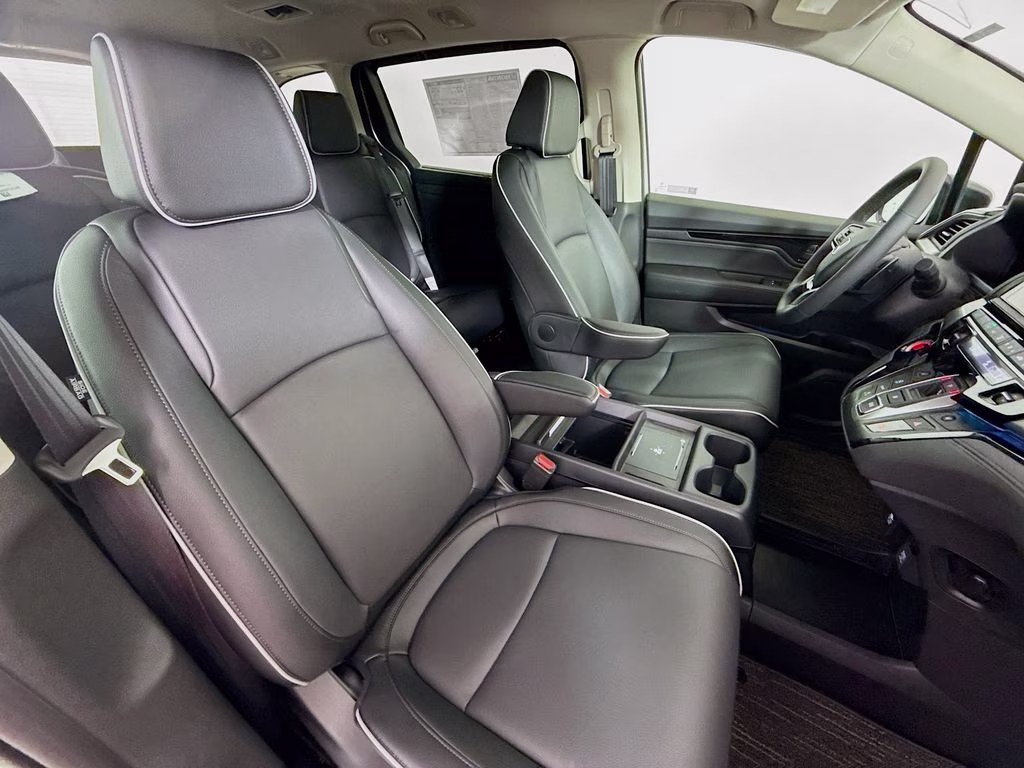 2026 Solar Silver Metallic Honda Odyssey Touring FWD Van