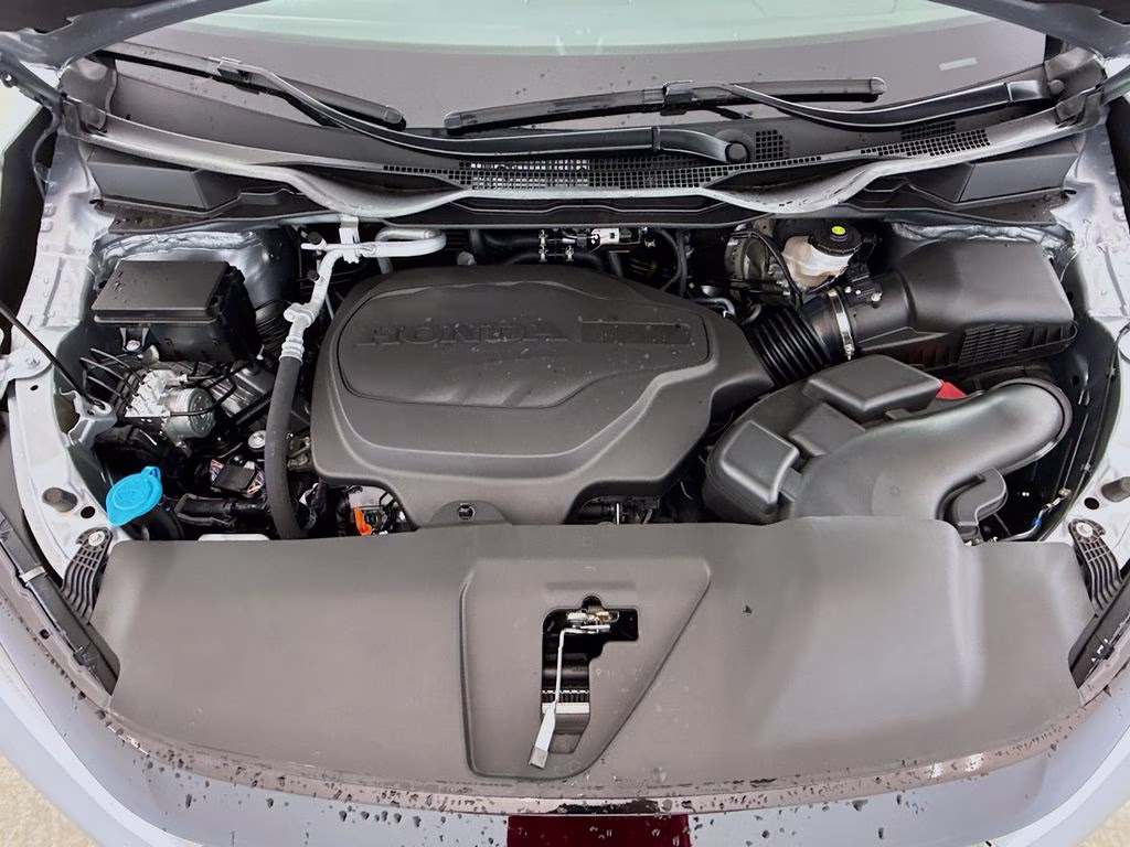 2026 Solar Silver Metallic Honda Odyssey Touring FWD Van