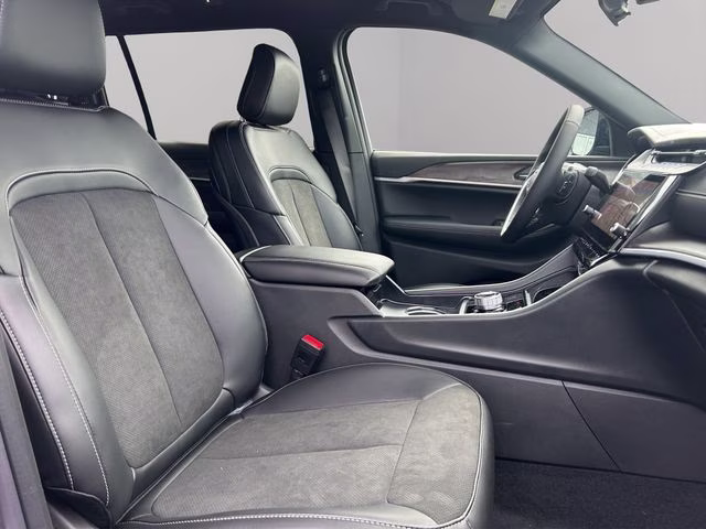 2026 Baltic Gray Metallic Clearcoat Jeep Grand Cherokee L Altitude 4X4 SUV
