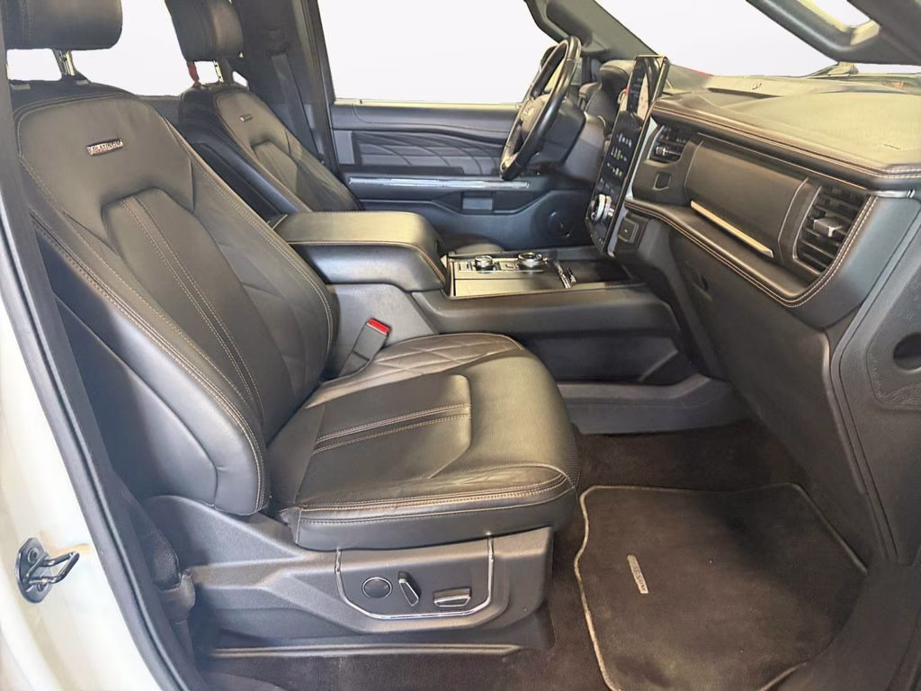 2023 Star White Metallic Tri-Coat Ford Expedition Max Platinum w/HD Trailer Tow Pkg 4X4 SUV