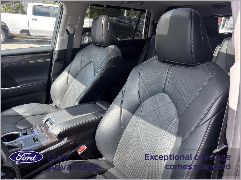 2022 Midnight Black Metallic Toyota Highlander Platinum FWD SUV
