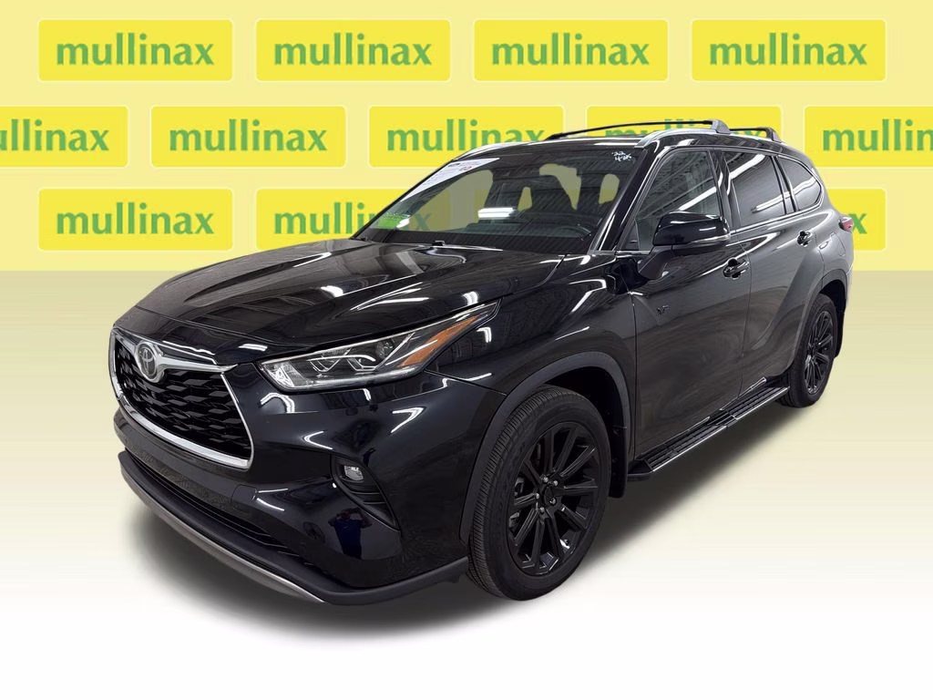 2022 Midnight Black Metallic Toyota Highlander Platinum FWD SUV