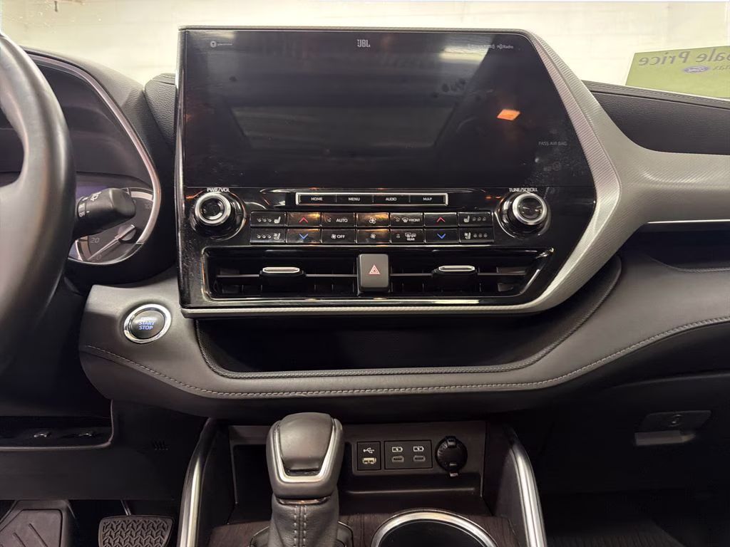 2022 Midnight Black Metallic Toyota Highlander Platinum FWD SUV