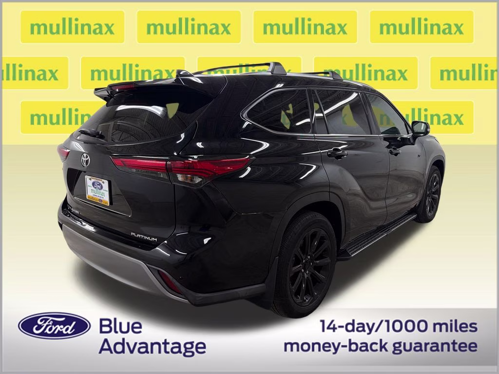 2022 Midnight Black Metallic Toyota Highlander Platinum FWD SUV