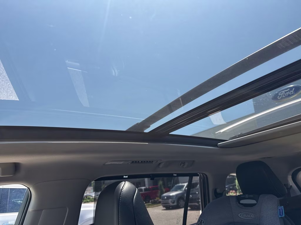 2022 Midnight Black Metallic Toyota Highlander Platinum FWD SUV