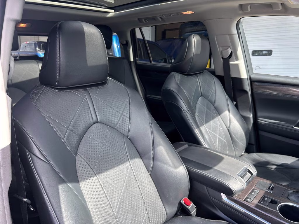 2022 Midnight Black Metallic Toyota Highlander Platinum FWD SUV