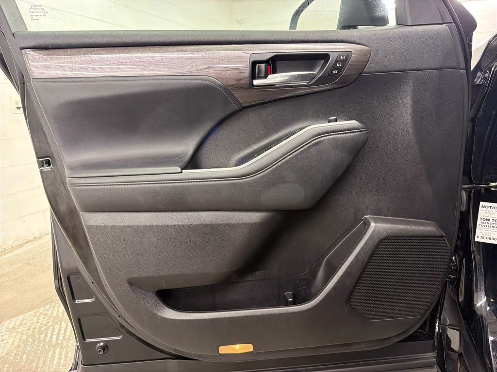 2022 Midnight Black Metallic Toyota Highlander Platinum FWD SUV
