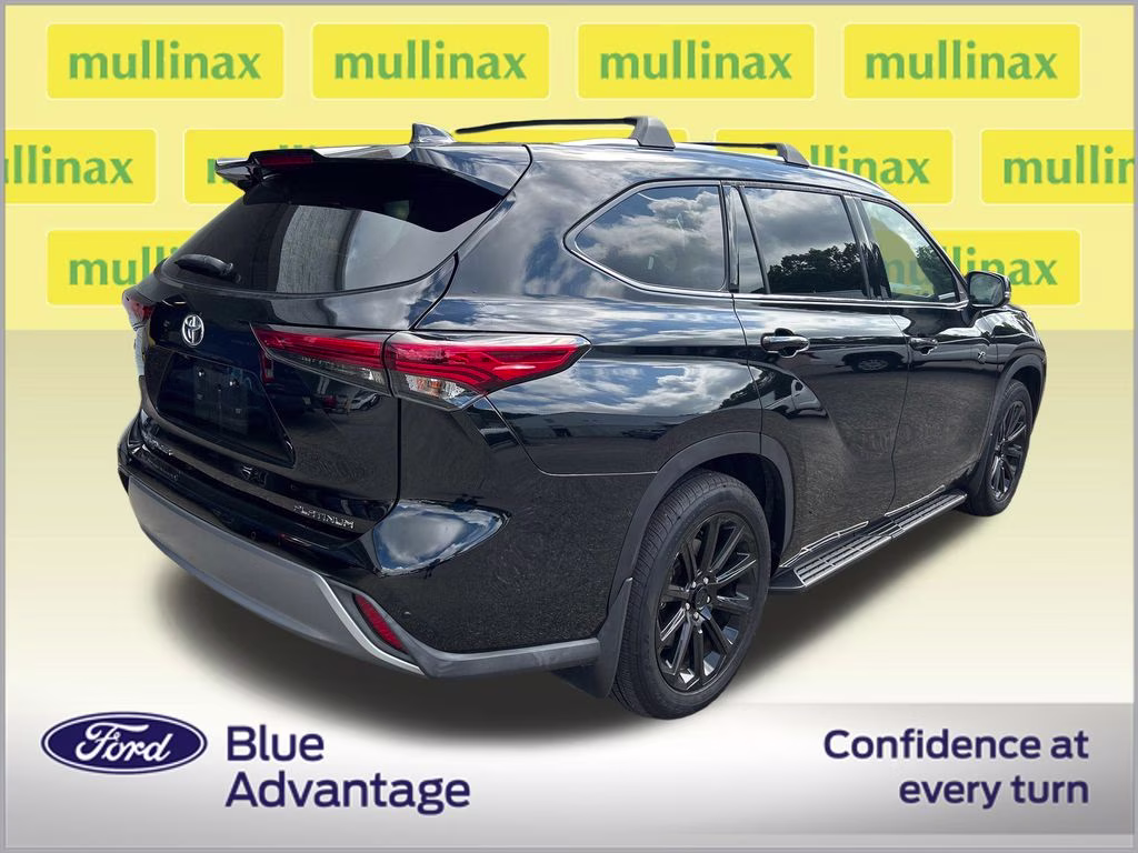2022 Midnight Black Metallic Toyota Highlander Platinum FWD SUV