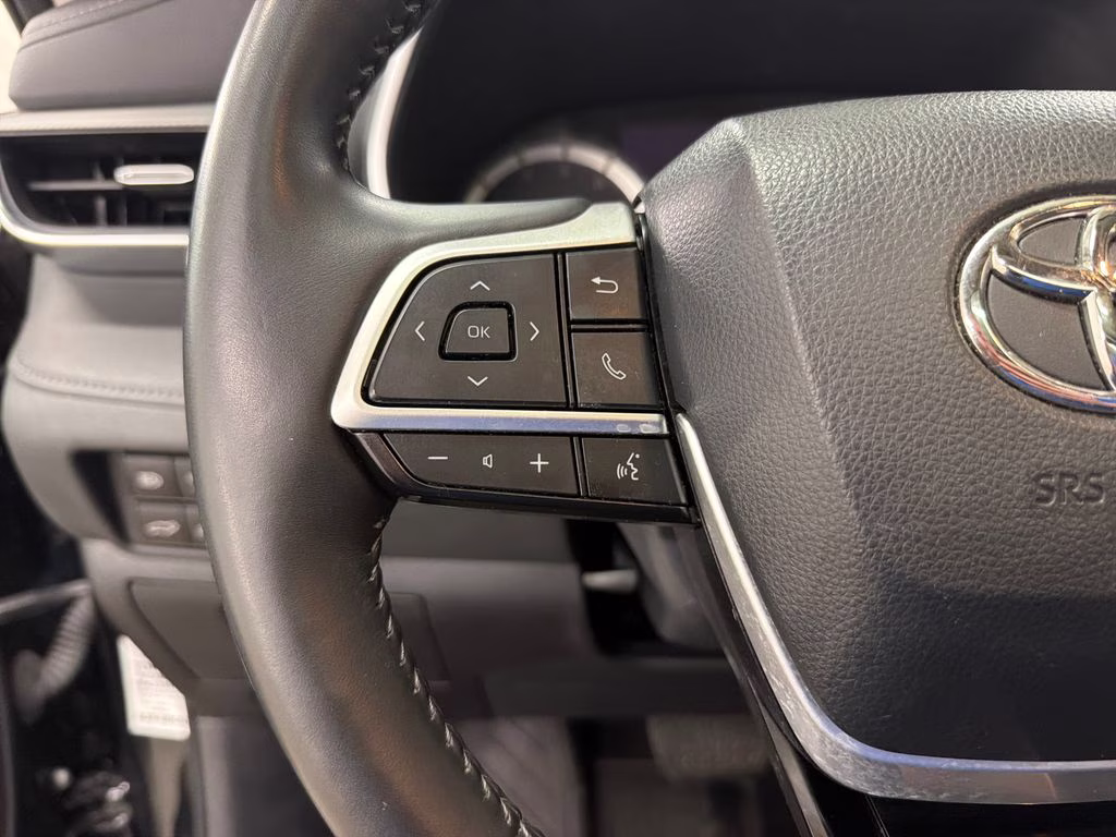 2022 Midnight Black Metallic Toyota Highlander Platinum FWD SUV