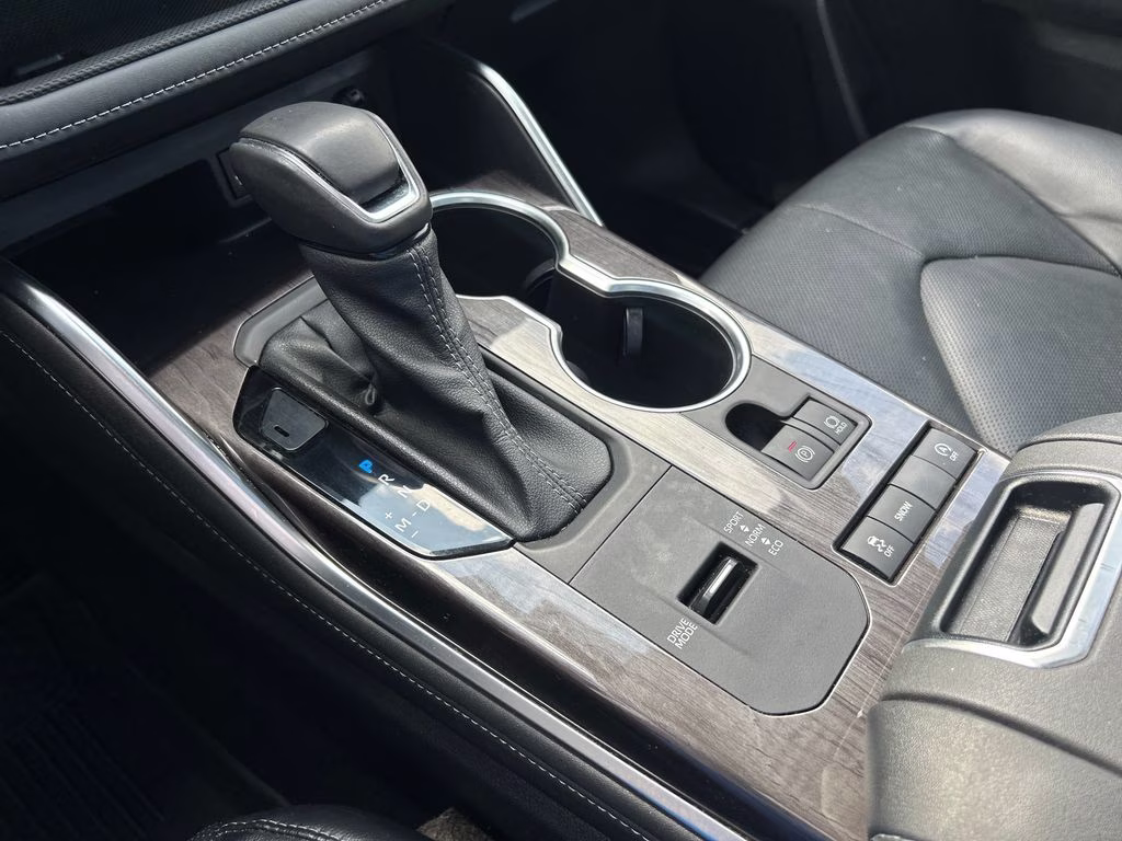 2022 Midnight Black Metallic Toyota Highlander Platinum FWD SUV