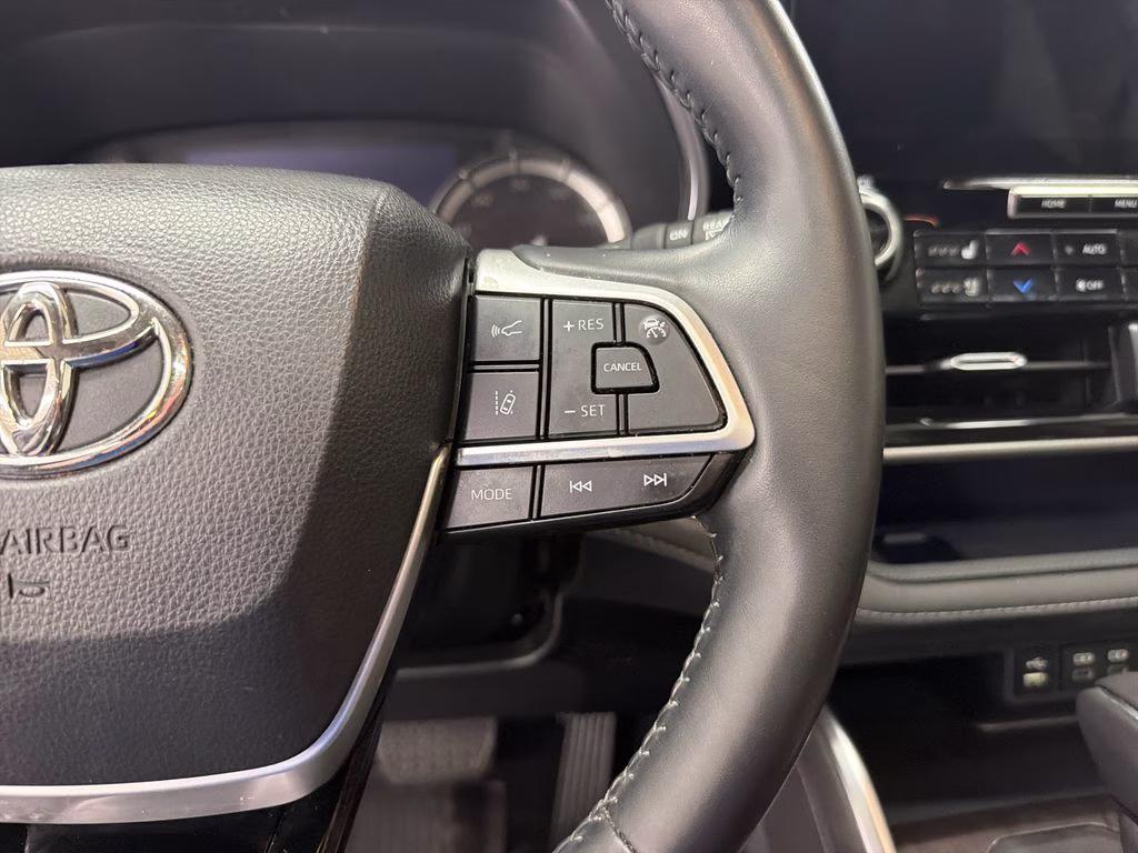 2022 Midnight Black Metallic Toyota Highlander Platinum FWD SUV