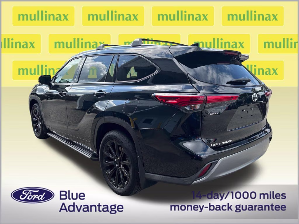 2022 Midnight Black Metallic Toyota Highlander Platinum FWD SUV