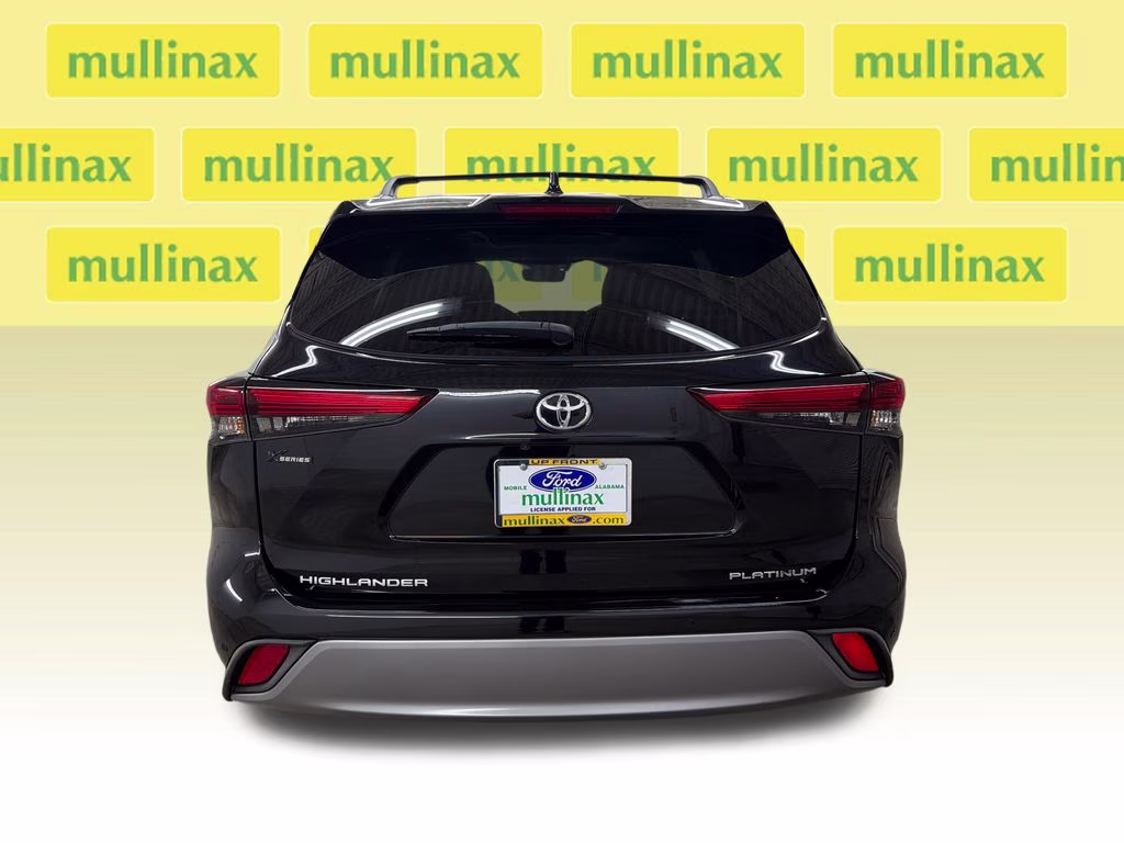 2022 Midnight Black Metallic Toyota Highlander Platinum FWD SUV
