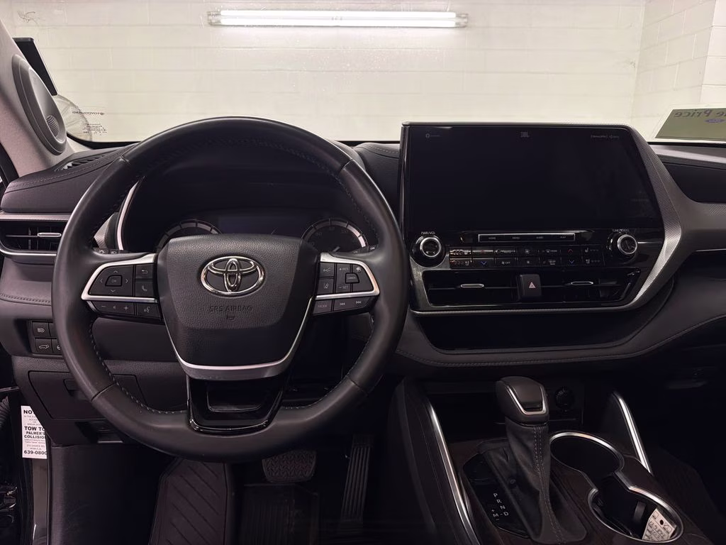 2022 Midnight Black Metallic Toyota Highlander Platinum FWD SUV