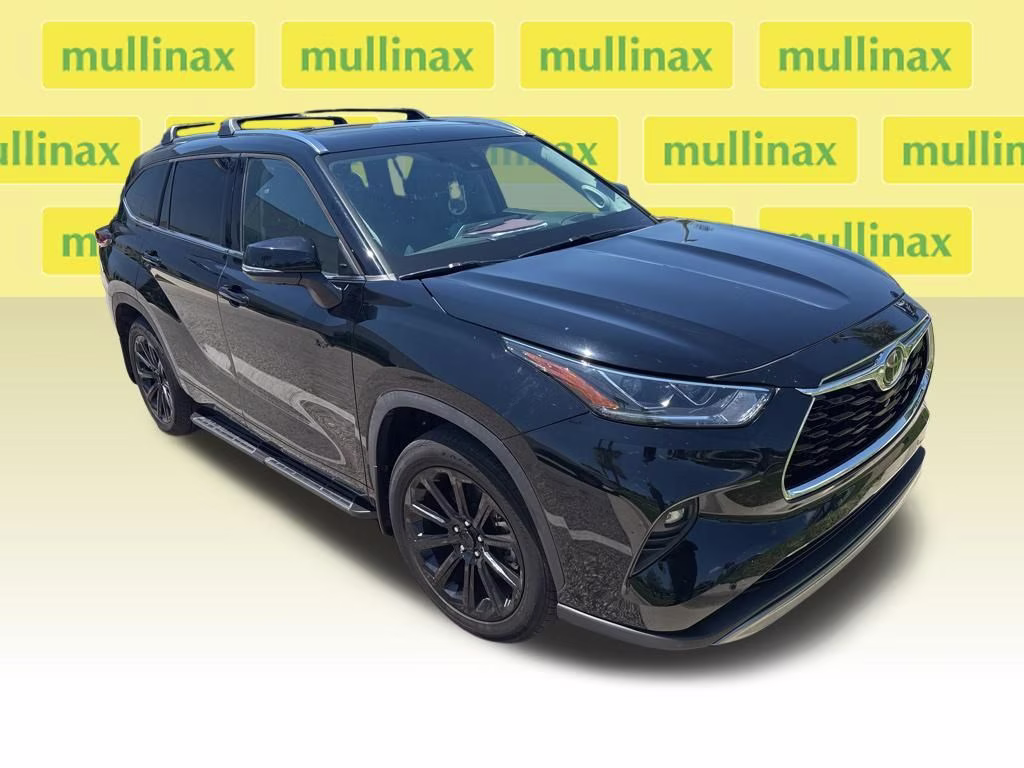 2022 Midnight Black Metallic Toyota Highlander Platinum FWD SUV