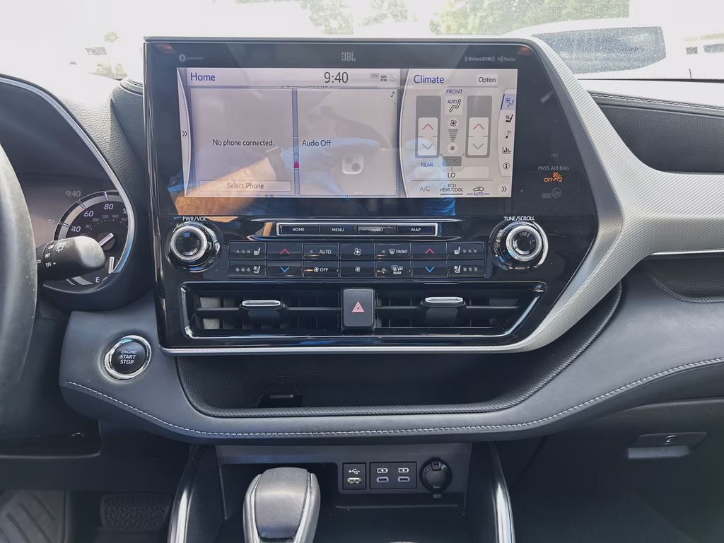 2022 Midnight Black Metallic Toyota Highlander Platinum FWD SUV