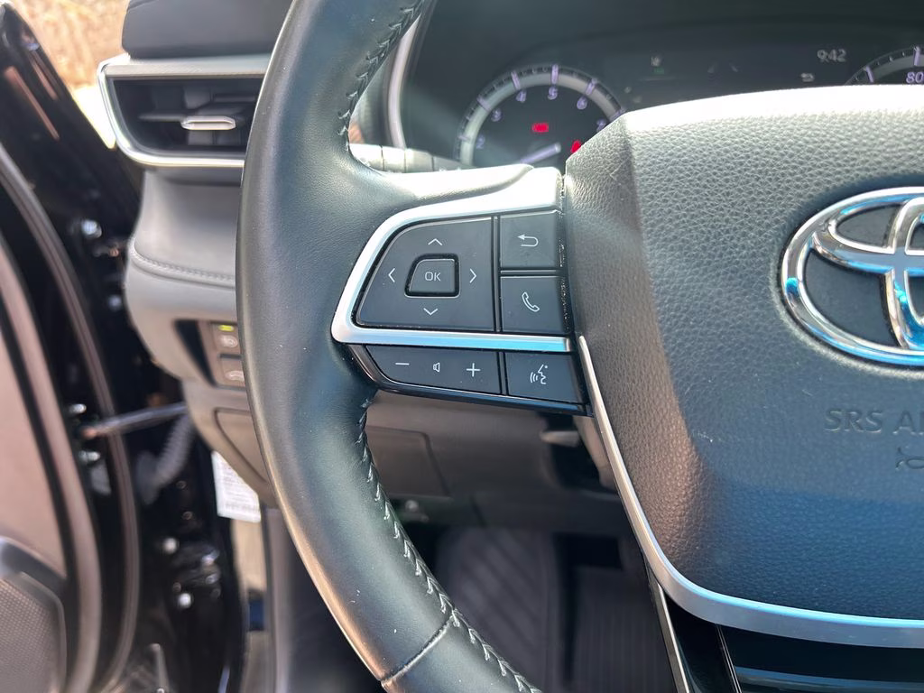 2022 Midnight Black Metallic Toyota Highlander Platinum FWD SUV