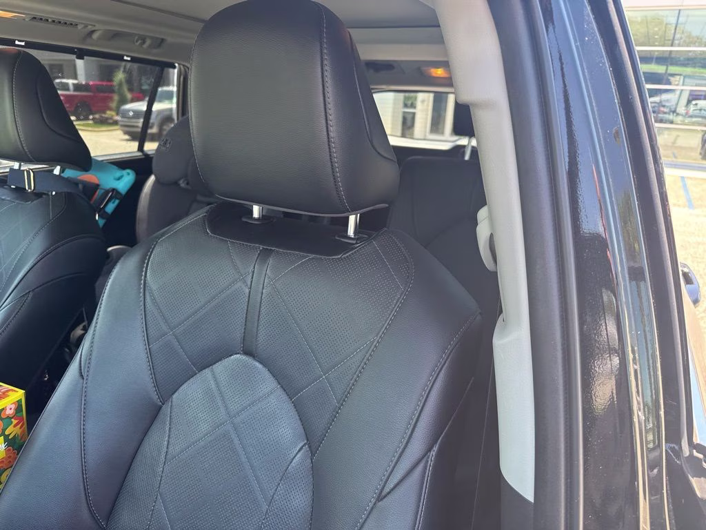 2022 Midnight Black Metallic Toyota Highlander Platinum FWD SUV