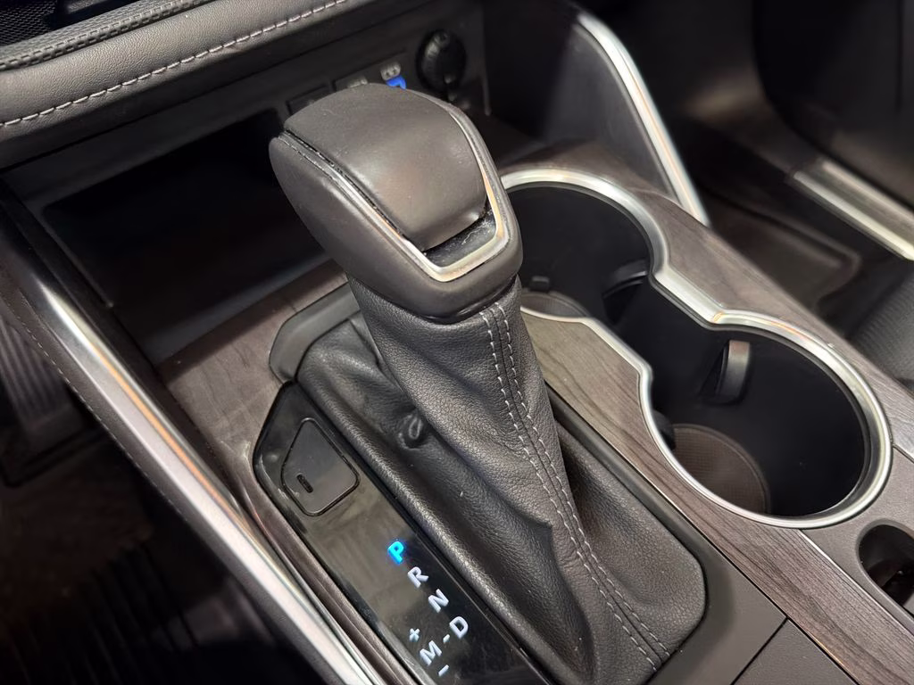 2022 Midnight Black Metallic Toyota Highlander Platinum FWD SUV